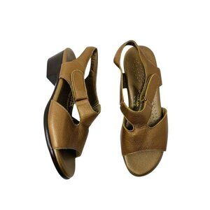 SAS Women Leather Sandals 6 M EUC Slingback tripad comfort shoes gold
